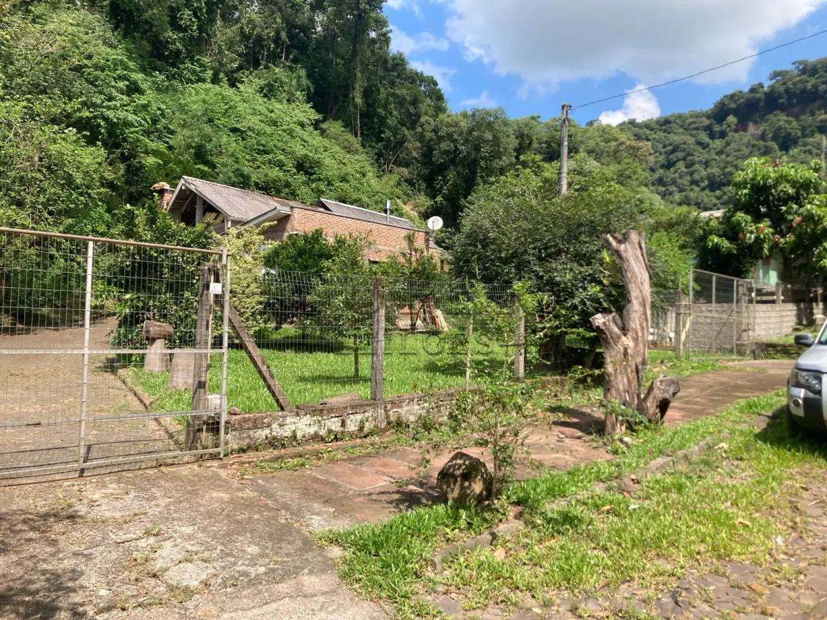LOTE 001 - Terreno Urbano, com a área de 1.687,50m, com benfeitorias não averbadas. Igrejinha/RS