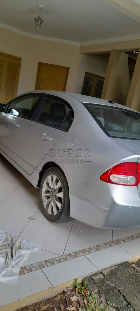 LOTE 001 - UM VEICULO HONDA/CIVIC LXL FLEX, 140CV, PLACA ISM0233, PRATA, ANO/MODELO 2011
