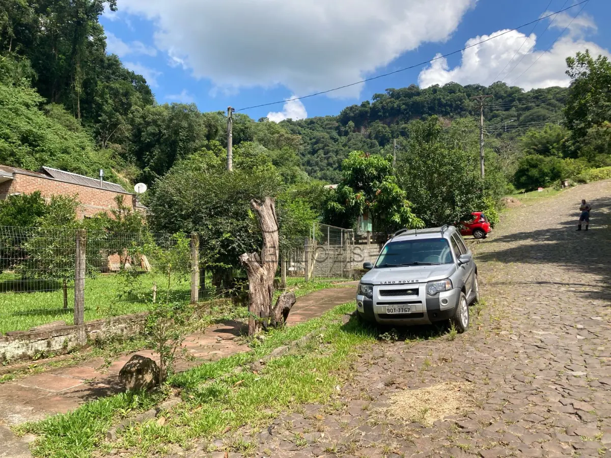 LOTE 001 - Terreno Urbano, com a área de 1.687,50m, com benfeitorias não averbadas. Igrejinha/RS