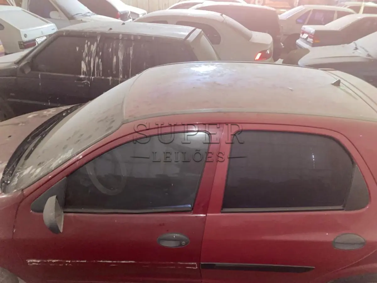 LOTE 001 - Automóvel GM/Celta, ano/modelo 2003, gasolina, cor vermelha, placa ILH 0769.