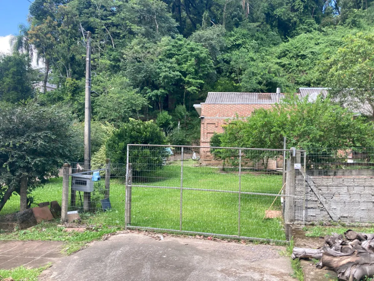 LOTE 001 - Terreno Urbano, com a área de 1.687,50m, com benfeitorias não averbadas. Igrejinha/RS