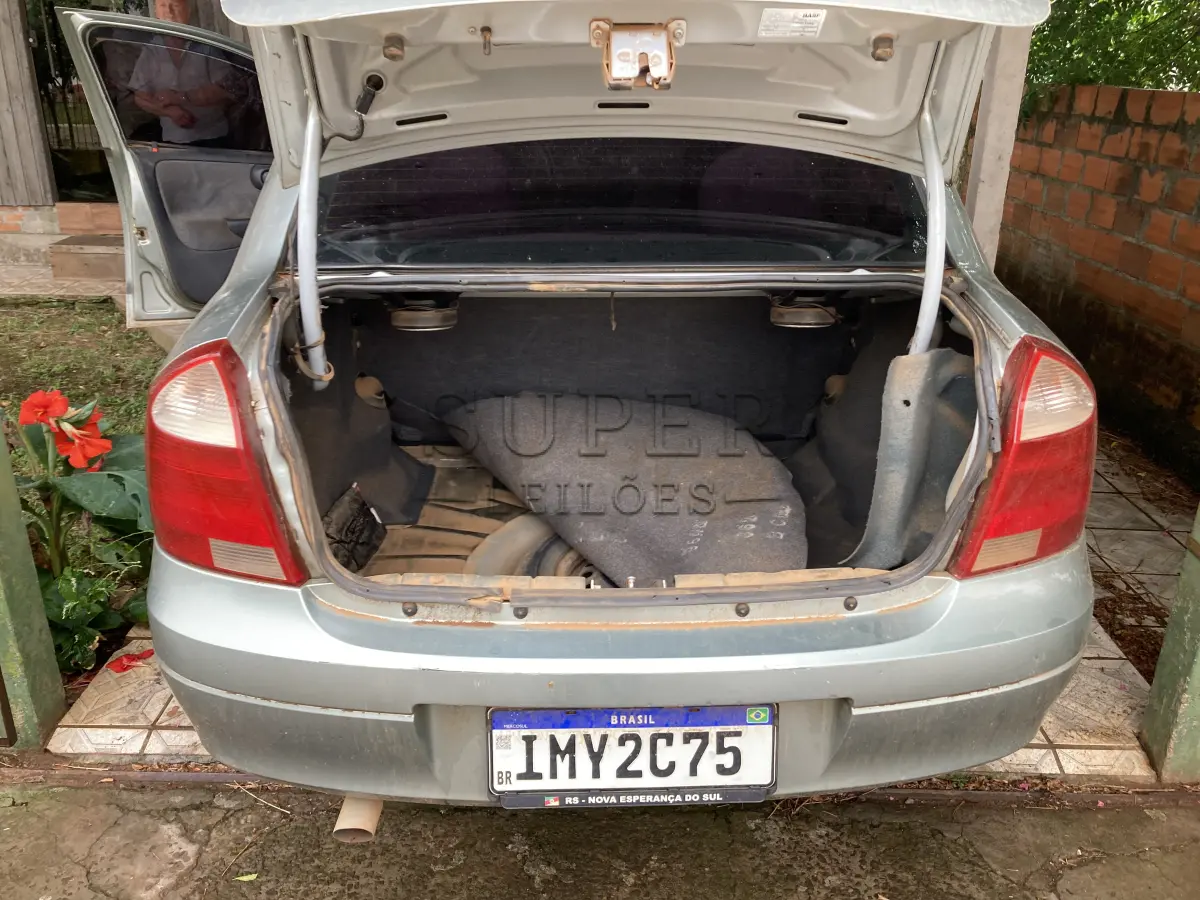 LOTE 001 - 01 LOTE - GM/ CORSA SEDAN JOY 1.0, placa IMY2275, cor cinza, ano/modelo 2006, motor flex power 8v, 04 portas.