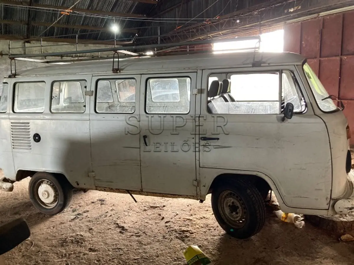 LOTE 001 - 01 VW/Kombi, placa IEJ2505, ano 1994 modelo 1995