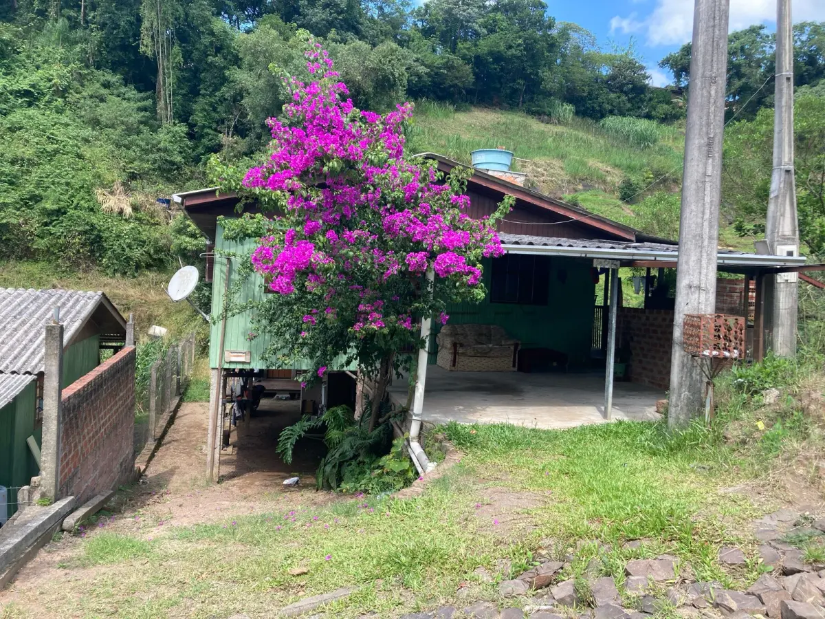 LOTE 001 - Terreno Urbano, com a área de 1.687,50m, com benfeitorias não averbadas. Igrejinha/RS