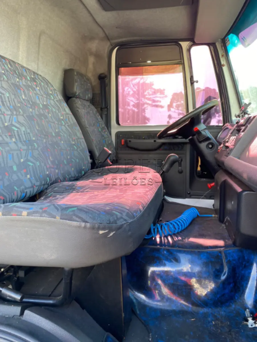 LOTE 001 - Caminhão Ford/Cargo 815 E de placas IPW1I94, DIESEL ANO/MODELO 2009