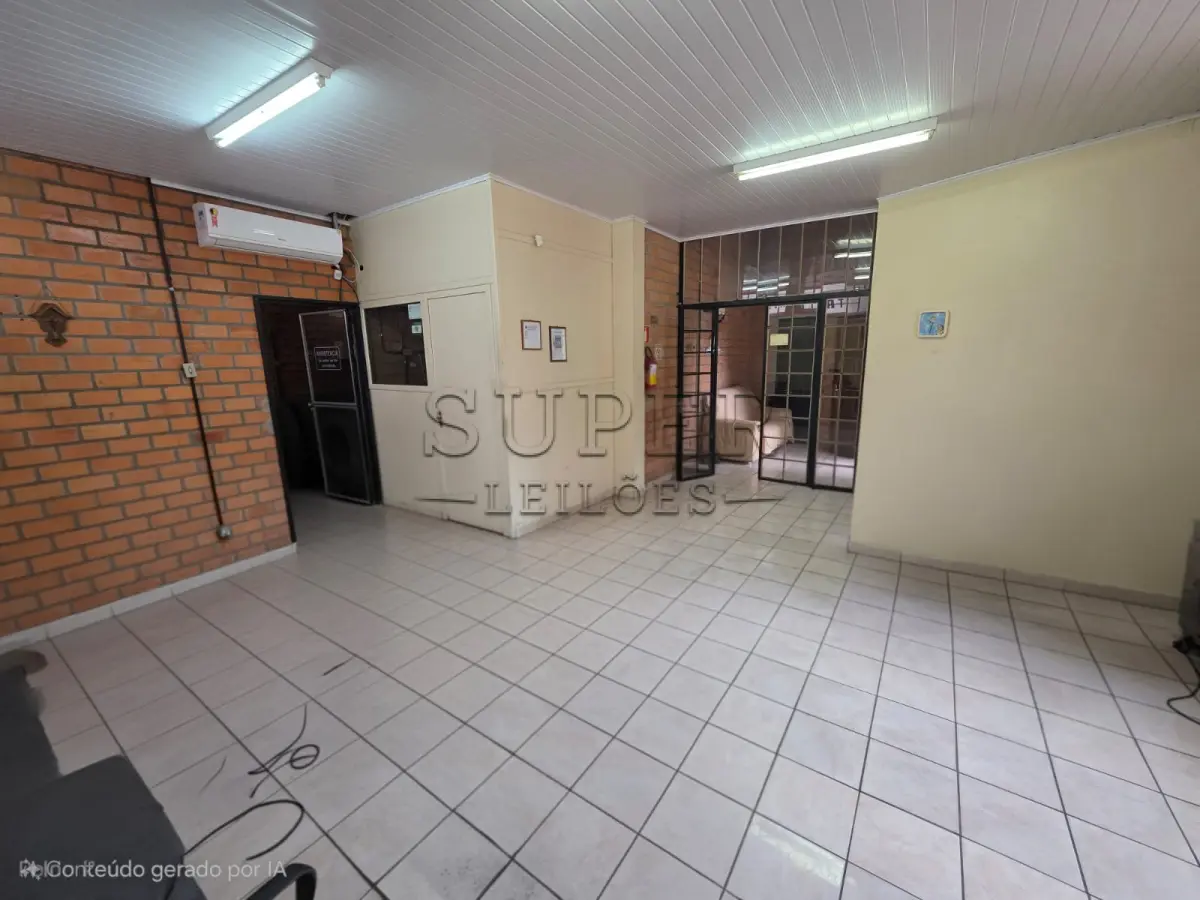 LOTE 000 - UM PRÉDIO DE ALVENARIA, constituído de um salão para fins comerciais, a Rua Ivo Becker, sob número 85,  Cachoeira do Sul/RS