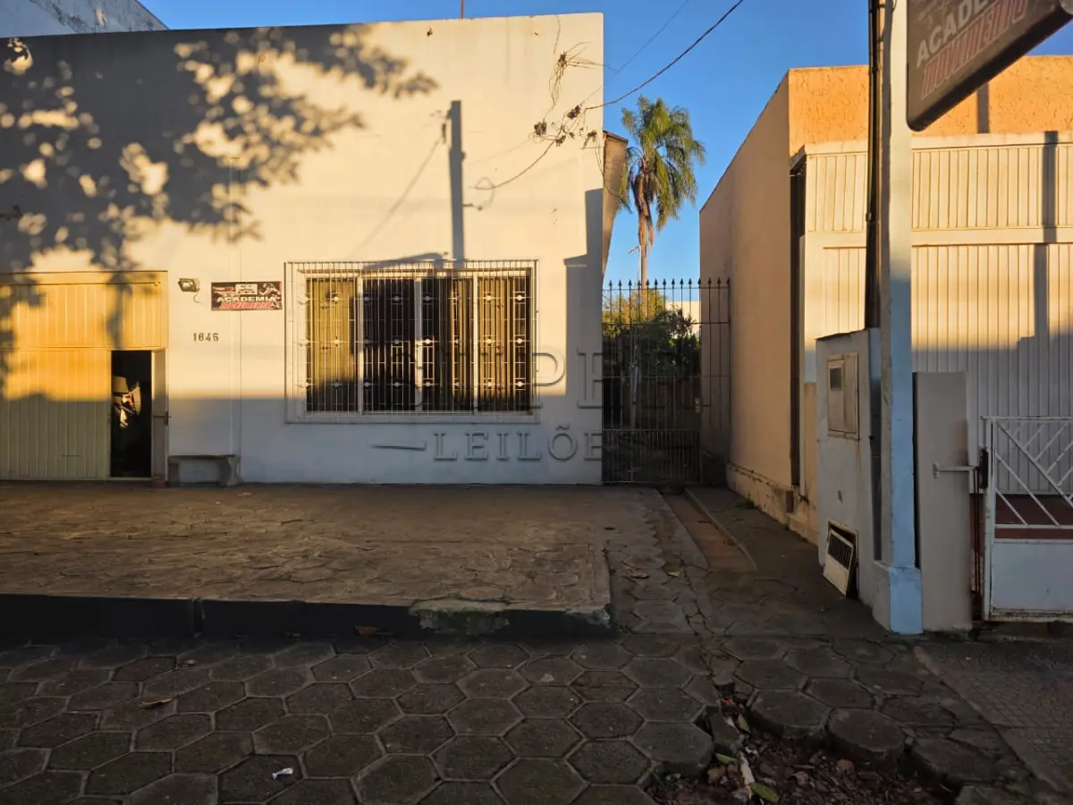 LOTE 001 - UM PRÉDIO DE ALVENARIA, , com área total de 230,00m², Avenida Farroupilha nº 1645, São Francisco de Assis/RS