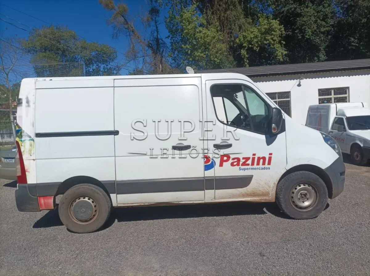 LOTE 013 - Veículo RENAULT/MASTER FUR L1H1, ano/modelo 2015/2016, placa IWY3655