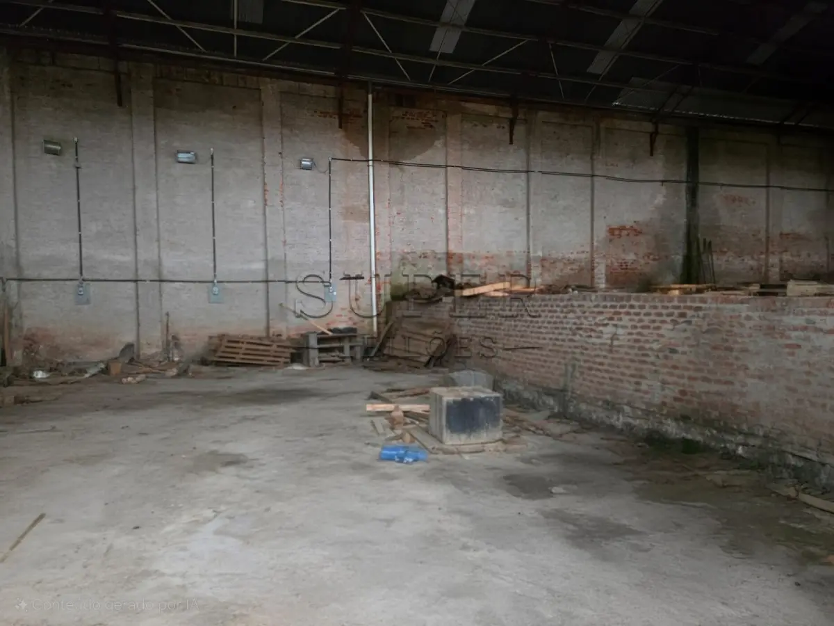LOTE 000 - UM PRÉDIO DE ALVENARIA, constituído de um salão para fins comerciais, a Rua Ivo Becker, sob número 85,  Cachoeira do Sul/RS