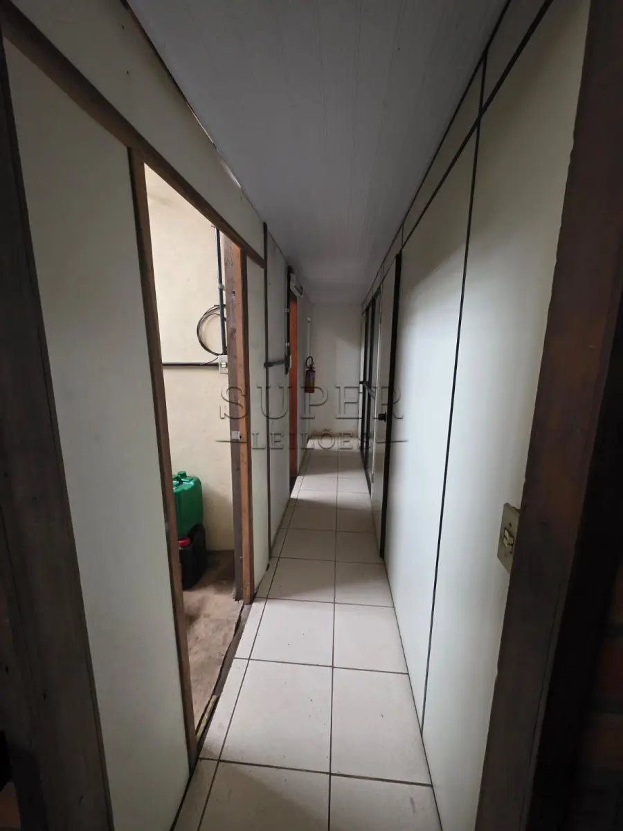 LOTE 000 - UM PRÉDIO DE ALVENARIA, constituído de um salão para fins comerciais, a Rua Ivo Becker, sob número 85,  Cachoeira do Sul/RS