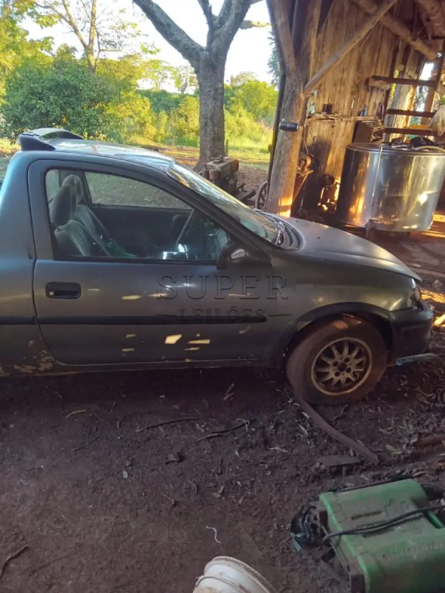 LOTE 003 - Veiculo GM/CORSA GL, ano e modelo 97, tipo camioneta, placa LYT7026