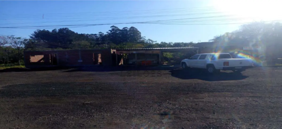 LOTE 002 - UM IMÓVEL URBANO, com benfeitorias não averbadas, com a área de 1.302,00m², Av. Presidente Tancredo Neves n 14.709, bairro Rothmann no município de Igrejinha/RS, sob matrícula nº 3907 do CRI de Igrejinha/RS