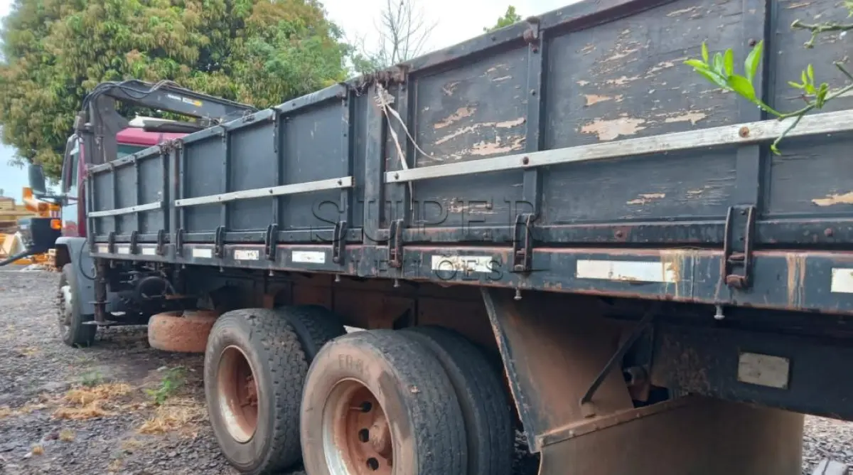 LOTE 003 - FORD CARGO 1722 E turbo 2p, ANO/MODELO 2003, COR VERMELHA, PLACA ILD1765, RENAVAM 801856027