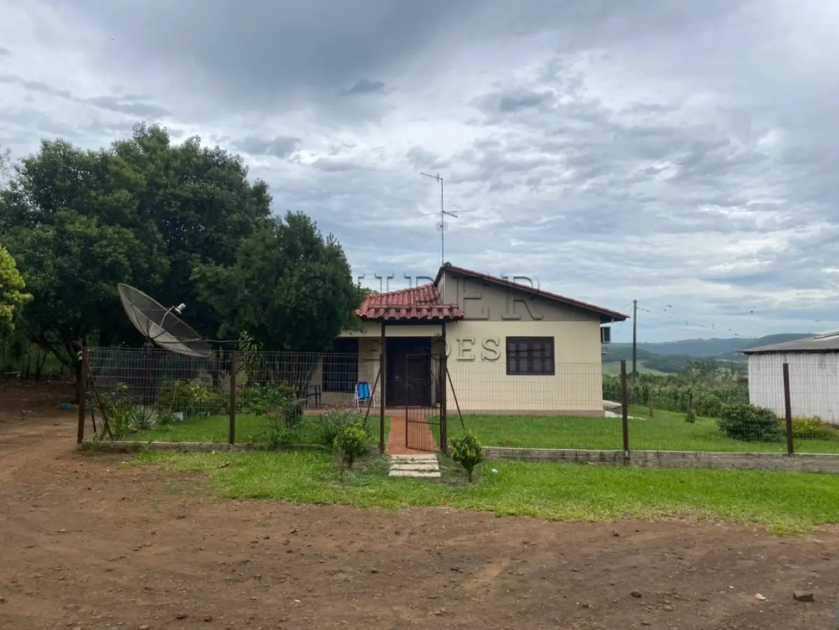 LOTE 006 - LOTE 01: IMÓVEL RURAL com área de 125.000m², om uma casa de madeira,  Linha 1º de Março, da 4ª Secção da região Campina, da Colônia Guarani, sito no município de Porto Lucena/RS
