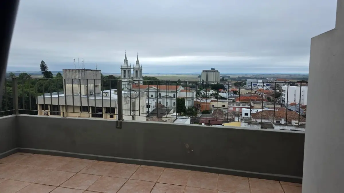 LOTE 002 - Um apartamento nº 801 do Edifício Condomínio Residencial União de Moços, localizado na Rua Sete de Setembro, 744, no município de Cachoeira do Sul - RS