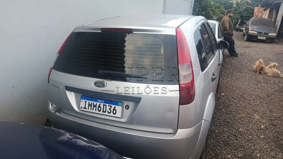 LOTE 003 - Um veículo FORD FIESTA 2002/2005, PRATA, PLACA IMM6D36.