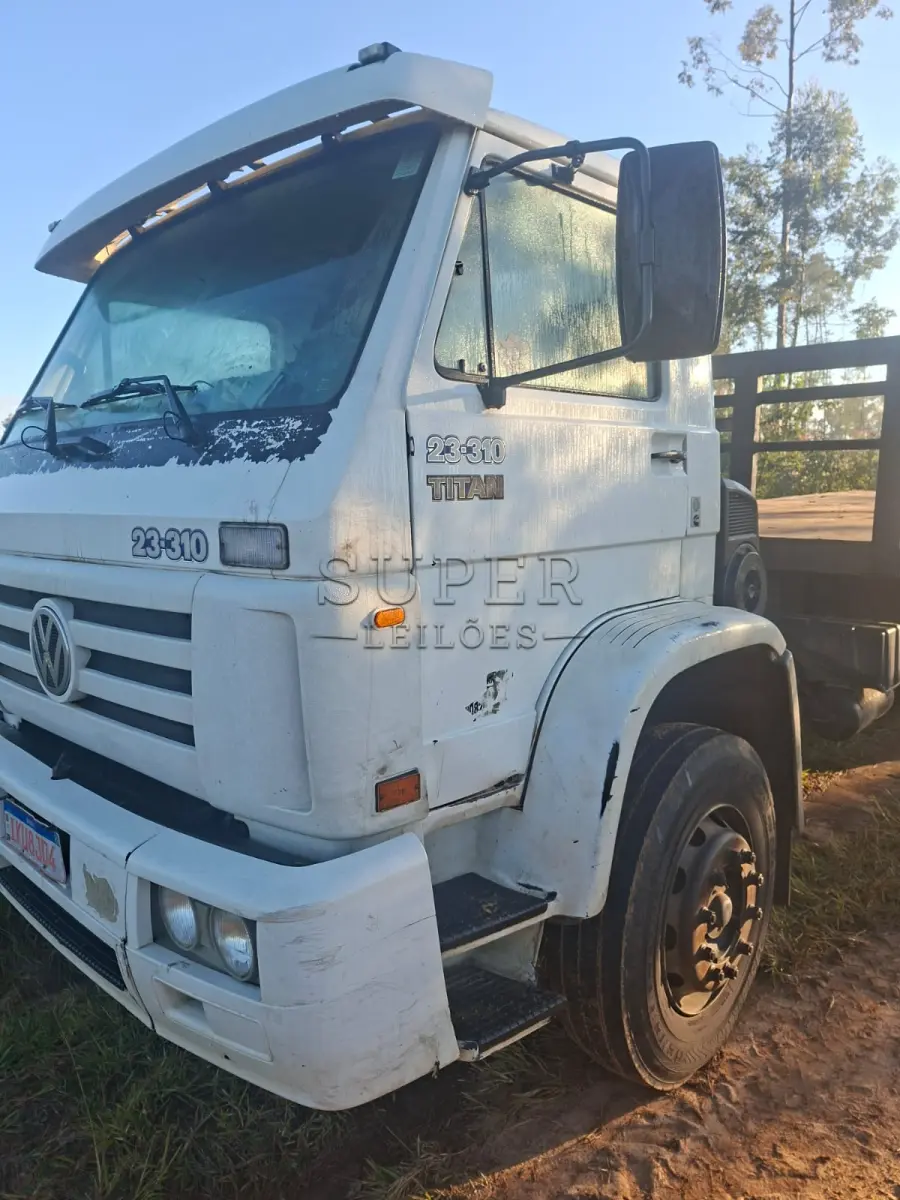 LOTE 007 - Lote 01 – Um Caminhão VW 23.310, PLACA IKU8J04, Fabricação/Modelo: 2002/2003.