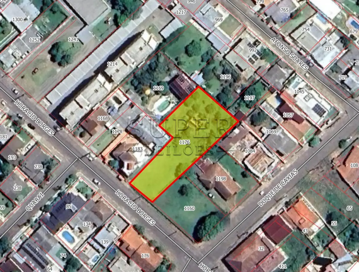 LOTE 006 - Três Terrenos área total 2.722,59m², com uma casa de alvenaria de 193.04m²