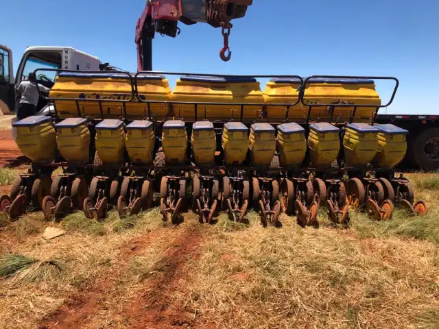 Plantadeira Imasa, 12 linhas, hidráulica, modelo Plantum tipo 912, ano 2004.