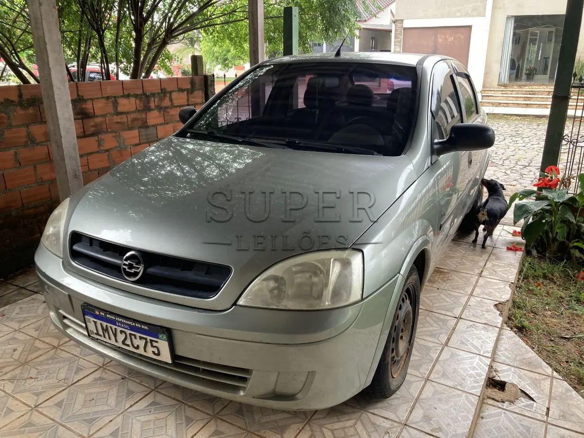 LOTE 001 - 01 LOTE - GM/ CORSA SEDAN JOY 1.0, placa IMY2275, cor cinza, ano/modelo 2006, motor flex power 8v, 04 portas.