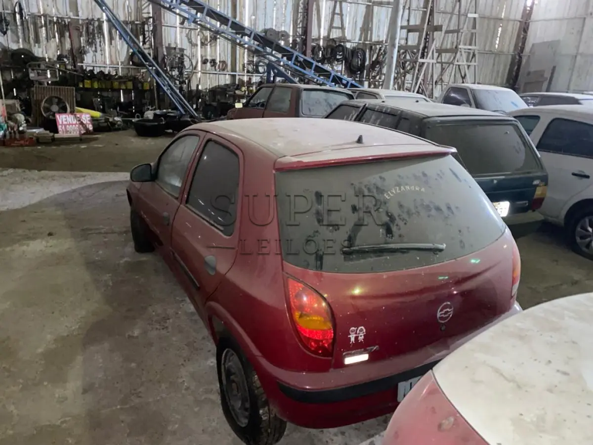 LOTE 001 - Automóvel GM/Celta, ano/modelo 2003, gasolina, cor vermelha, placa ILH 0769.
