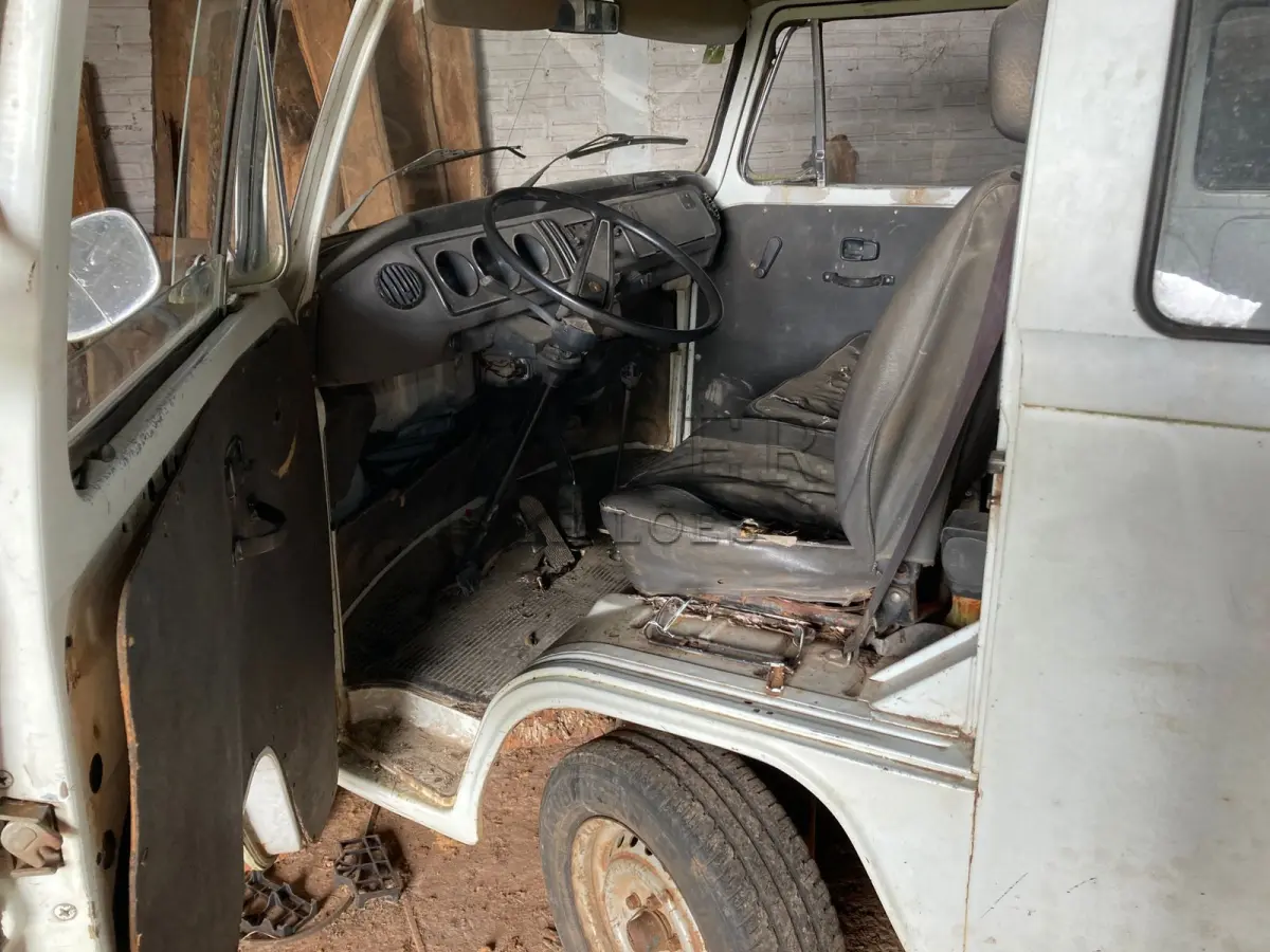 LOTE 001 - 01 VW/Kombi, placa IEJ2505, ano 1994 modelo 1995