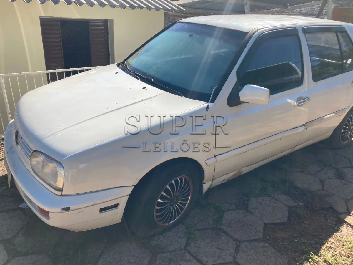LOTE 001 - VW GOLF GLX 2.0 MI, PLACA IGQ 4947, COR BRANCA, GASOLINA, ANO/MODELO 1997