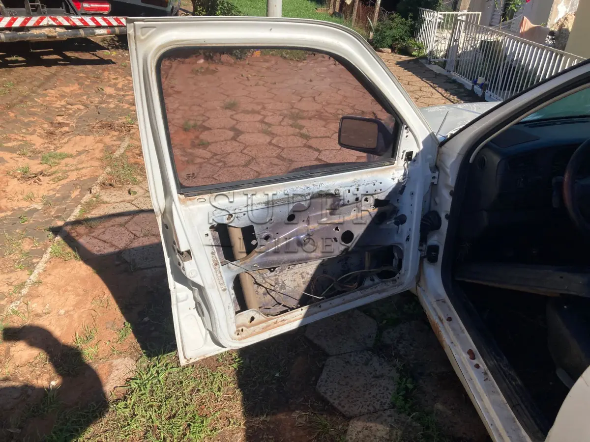 LOTE 001 - VW GOLF GLX 2.0 MI, PLACA IGQ 4947, COR BRANCA, GASOLINA, ANO/MODELO 1997