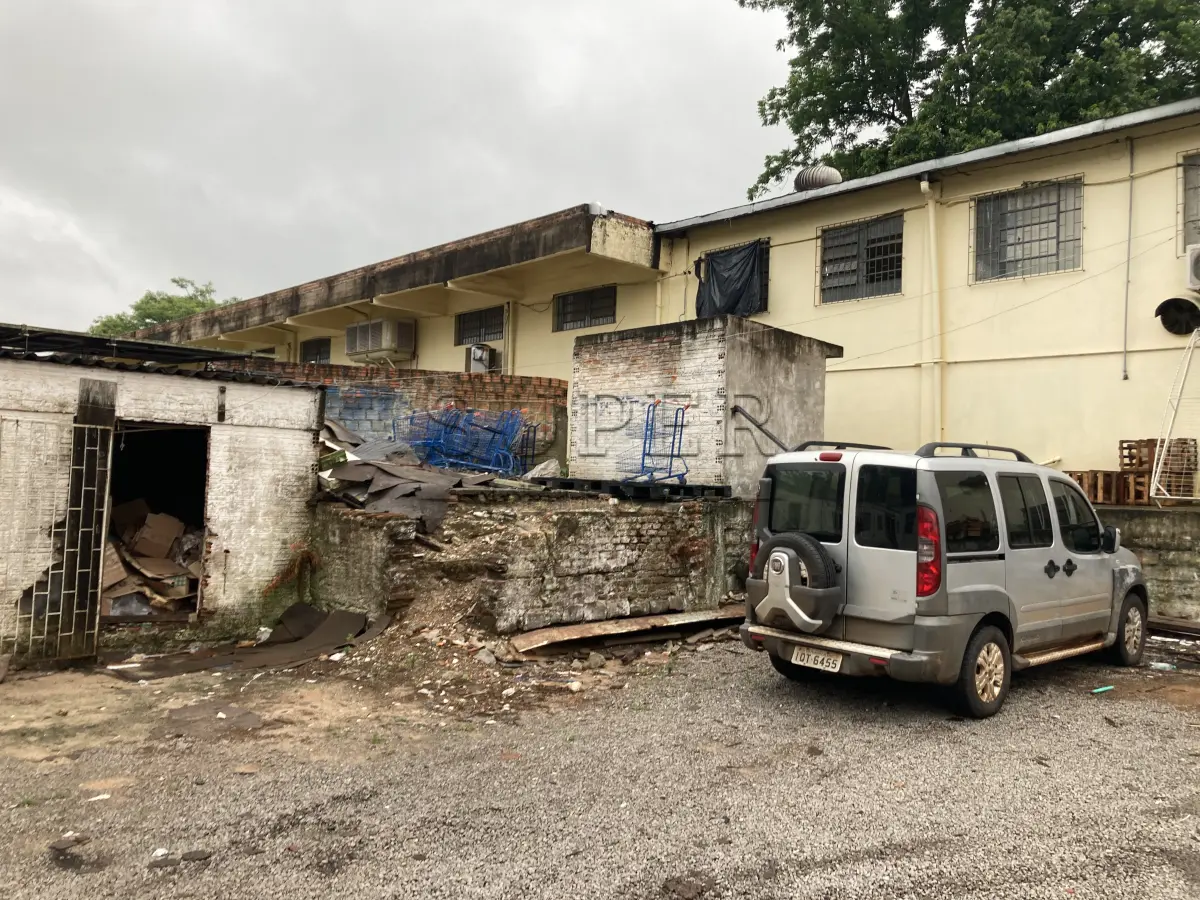 LOTE 001 - Terreno Urbano “Encravado” com área de 1.400m²,com um galpão de 849,82m², São Francisco de Assis/RS