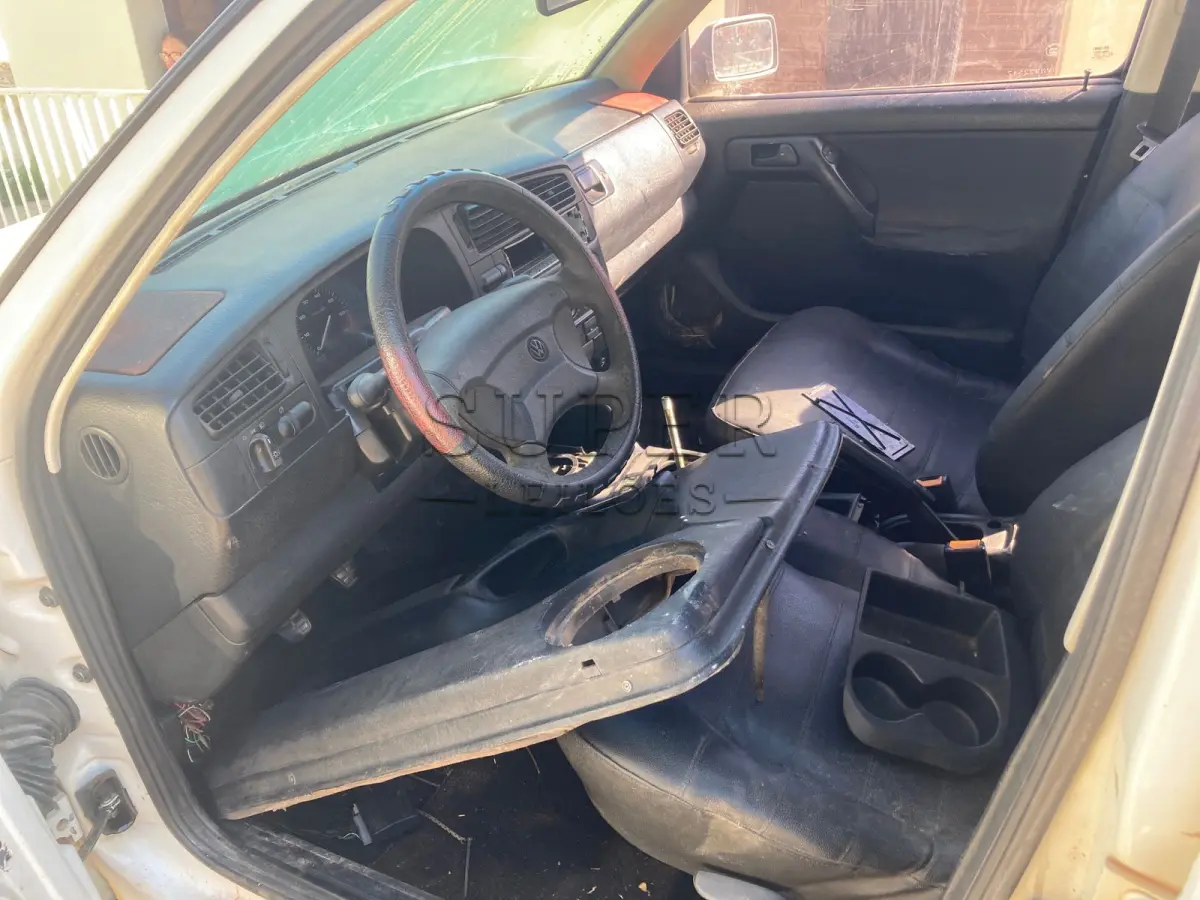 LOTE 001 - VW GOLF GLX 2.0 MI, PLACA IGQ 4947, COR BRANCA, GASOLINA, ANO/MODELO 1997