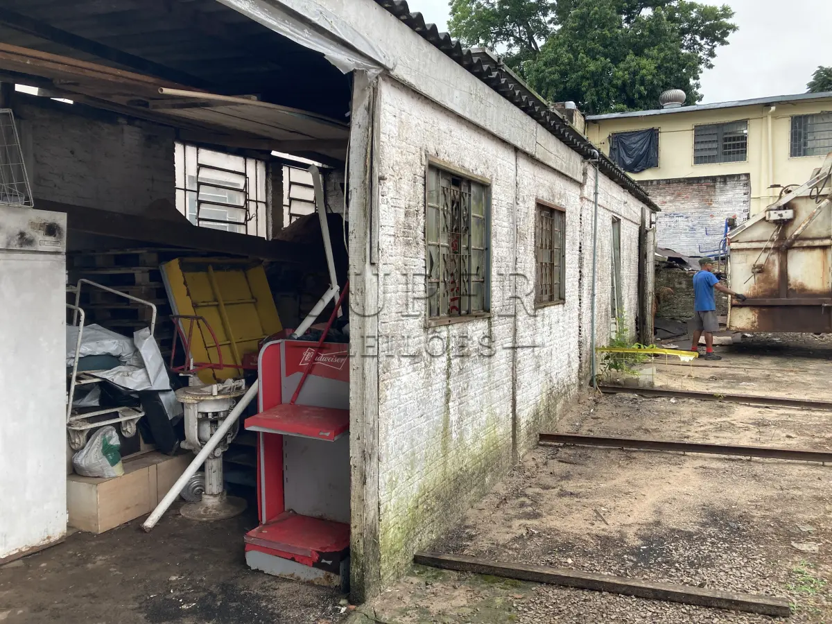 LOTE 001 - Terreno Urbano “Encravado” com área de 1.400m²,com um galpão de 849,82m², São Francisco de Assis/RS