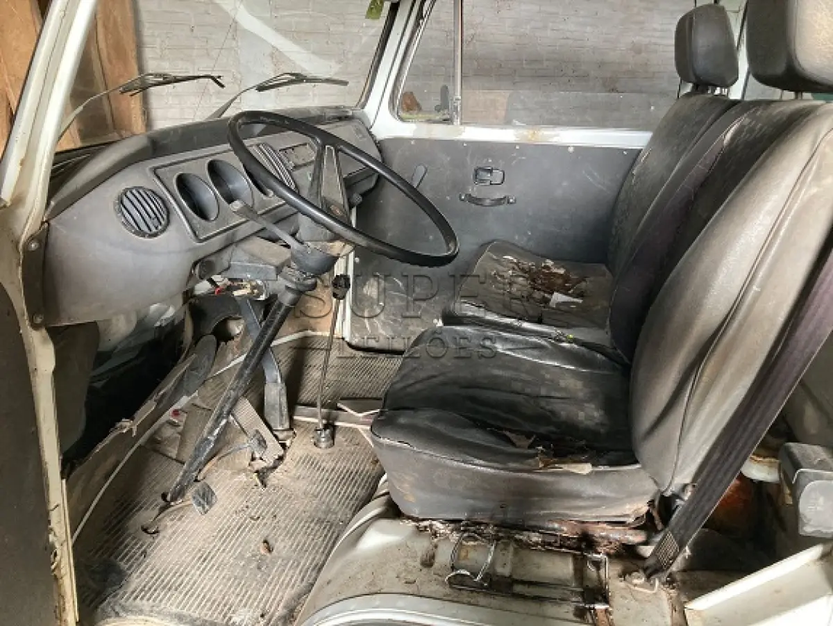 LOTE 001 - 01 VW/Kombi, placa IEJ2505, ano 1994 modelo 1995