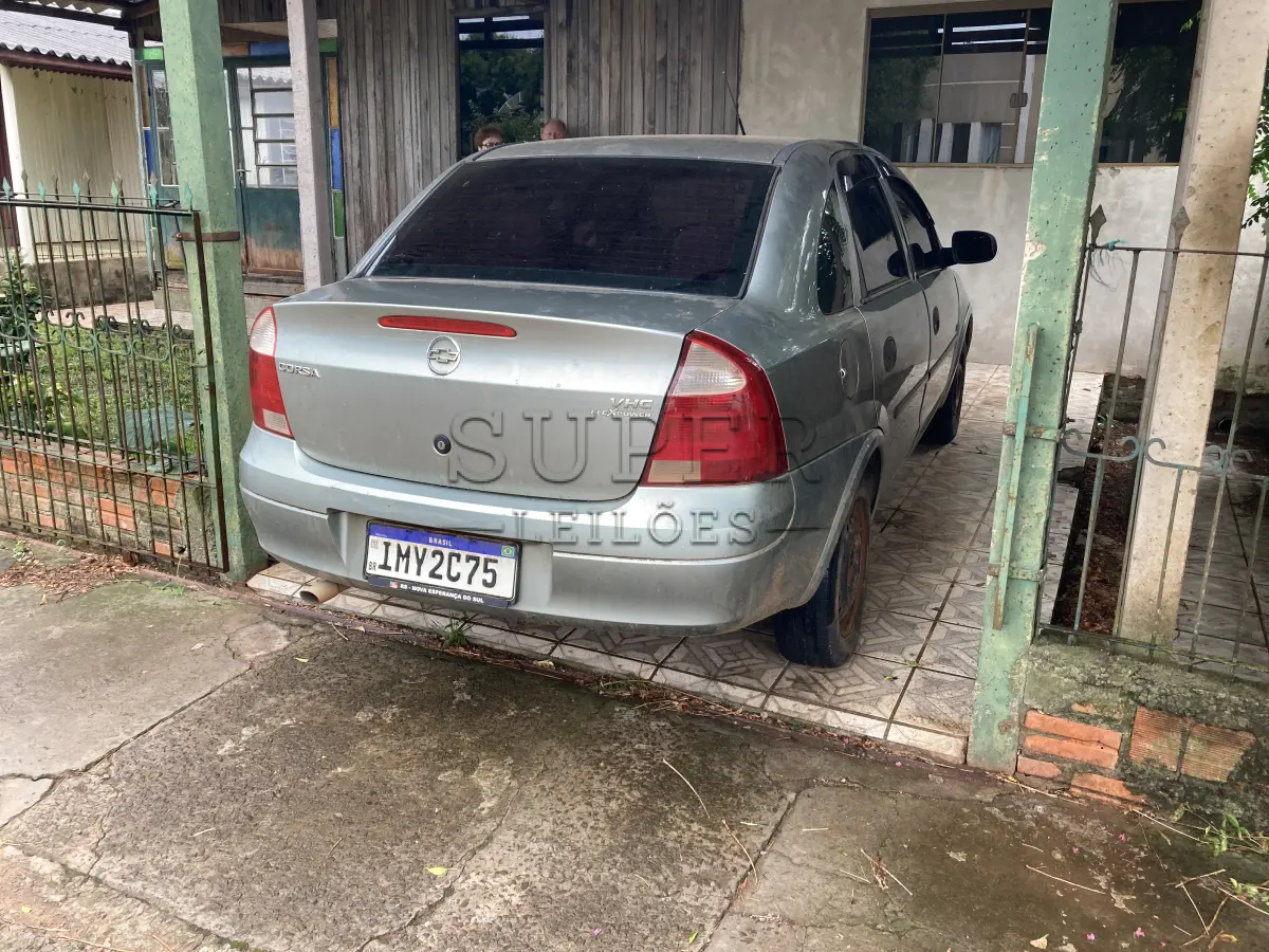 LOTE 001 - 01 LOTE - GM/ CORSA SEDAN JOY 1.0, placa IMY2275, cor cinza, ano/modelo 2006, motor flex power 8v, 04 portas.