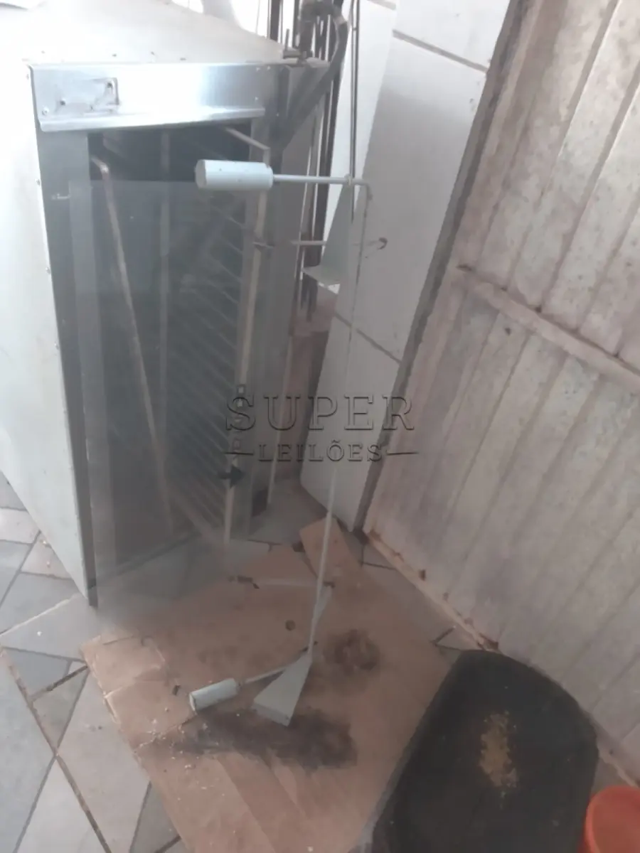 LOTE 002 - LOTE 02- Máquina de assar pizzas, marca Venâncio, capacidade para 30 formas, gás;