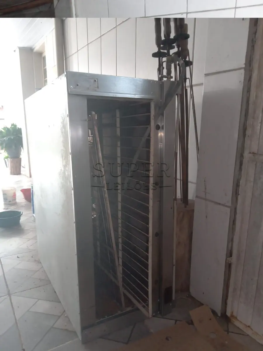 LOTE 002 - LOTE 02- Máquina de assar pizzas, marca Venâncio, capacidade para 30 formas, gás;