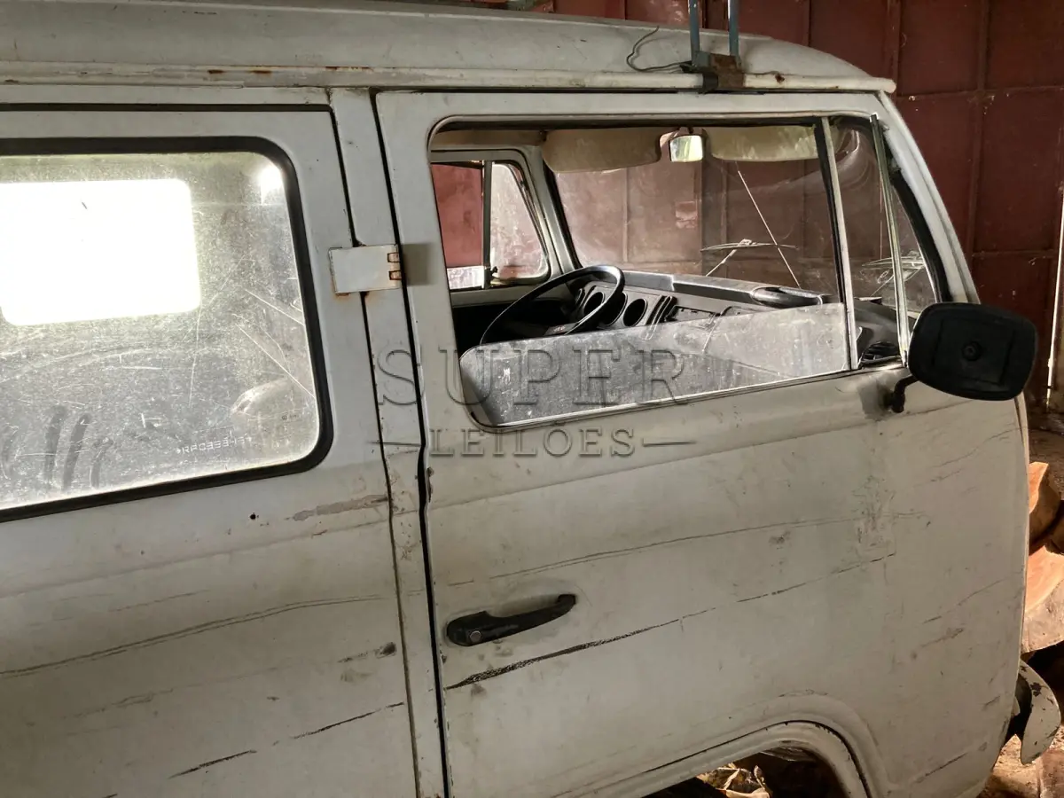 LOTE 001 - 01 VW/Kombi, placa IEJ2505, ano 1994 modelo 1995