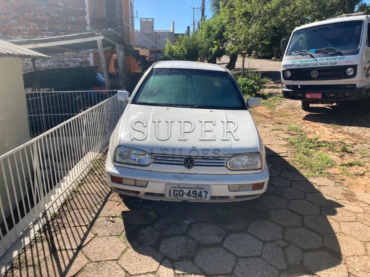 LOTE 001 - VW GOLF GLX 2.0 MI, PLACA IGQ 4947, COR BRANCA, GASOLINA, ANO/MODELO 1997