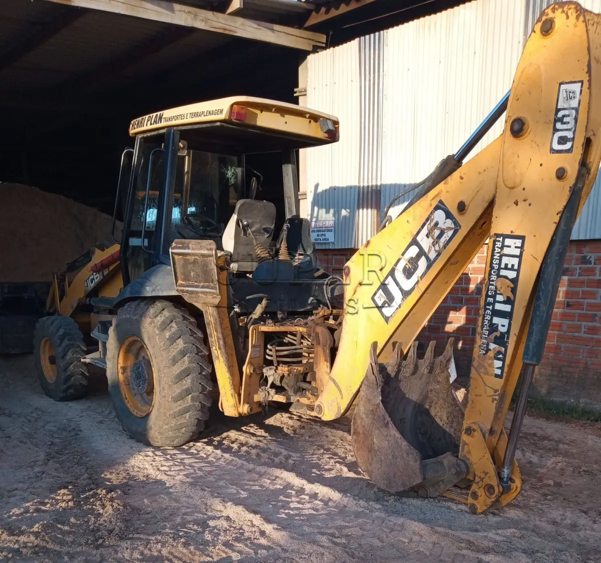 LOTE 001 - LOTE 01-  RETROESCAVADEIRA ,JCB MODELO 3C, 4X2, ANO DE FABRICAÇÃO 2014