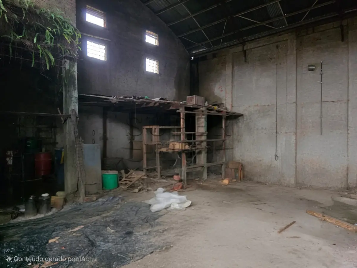 LOTE 000 - UM PRÉDIO DE ALVENARIA, constituído de um salão para fins comerciais, a Rua Ivo Becker, sob número 85,  Cachoeira do Sul/RS
