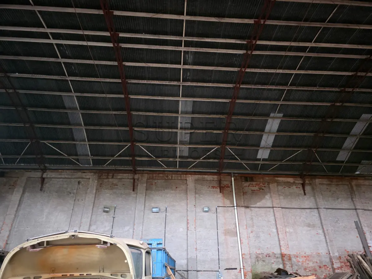 LOTE 000 - UM PRÉDIO DE ALVENARIA, constituído de um salão para fins comerciais, a Rua Ivo Becker, sob número 85,  Cachoeira do Sul/RS