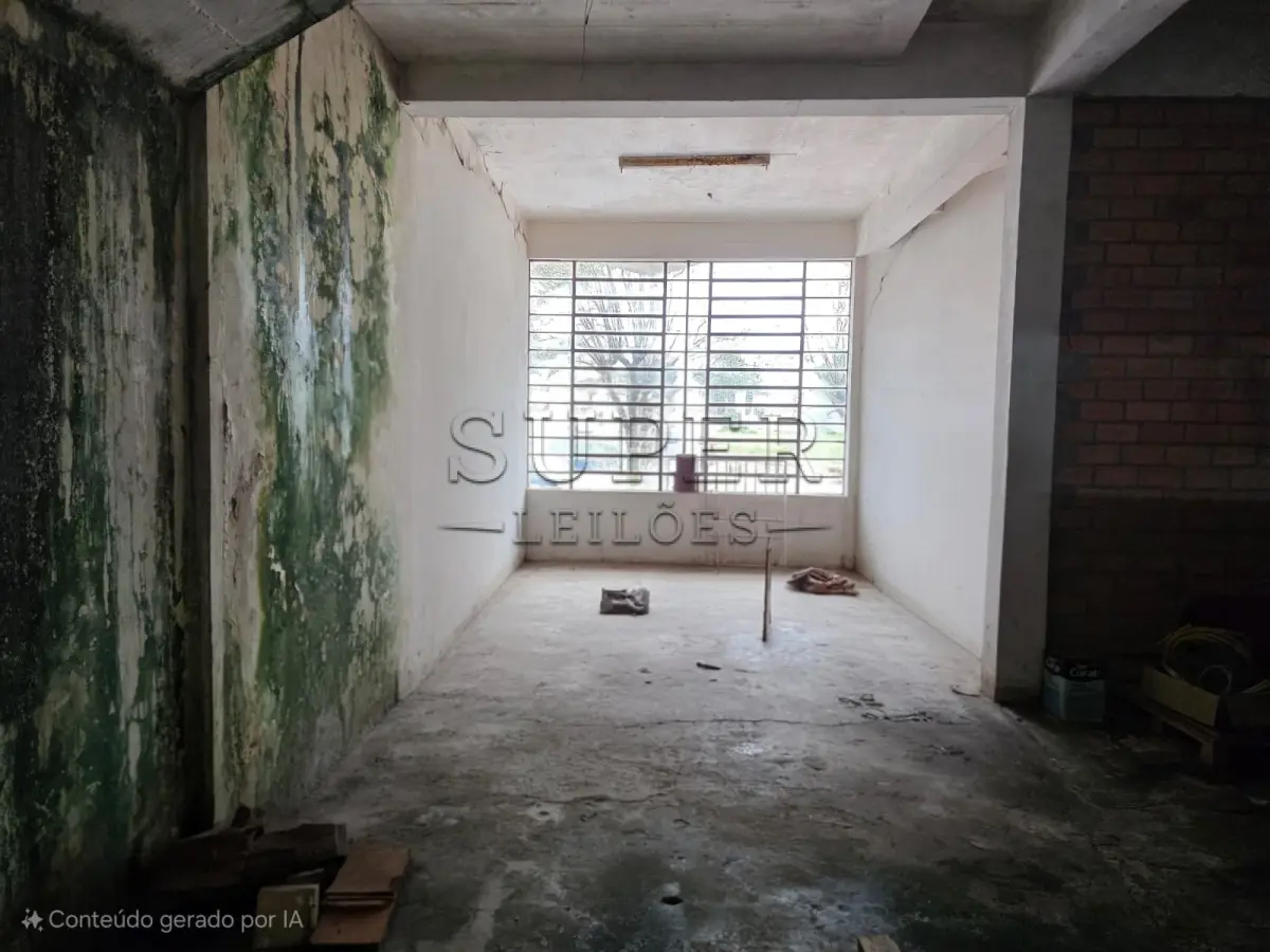 LOTE 000 - UM PRÉDIO DE ALVENARIA, constituído de um salão para fins comerciais, a Rua Ivo Becker, sob número 85,  Cachoeira do Sul/RS