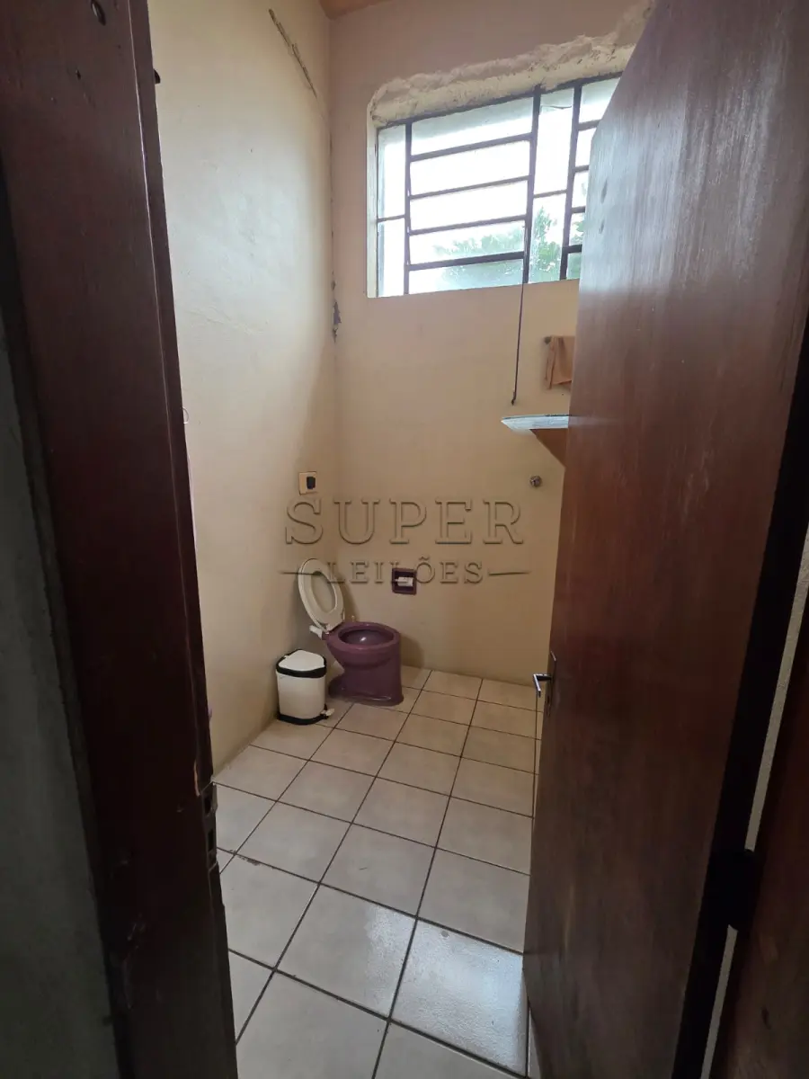 LOTE 000 - UM PRÉDIO DE ALVENARIA, constituído de um salão para fins comerciais, a Rua Ivo Becker, sob número 85,  Cachoeira do Sul/RS