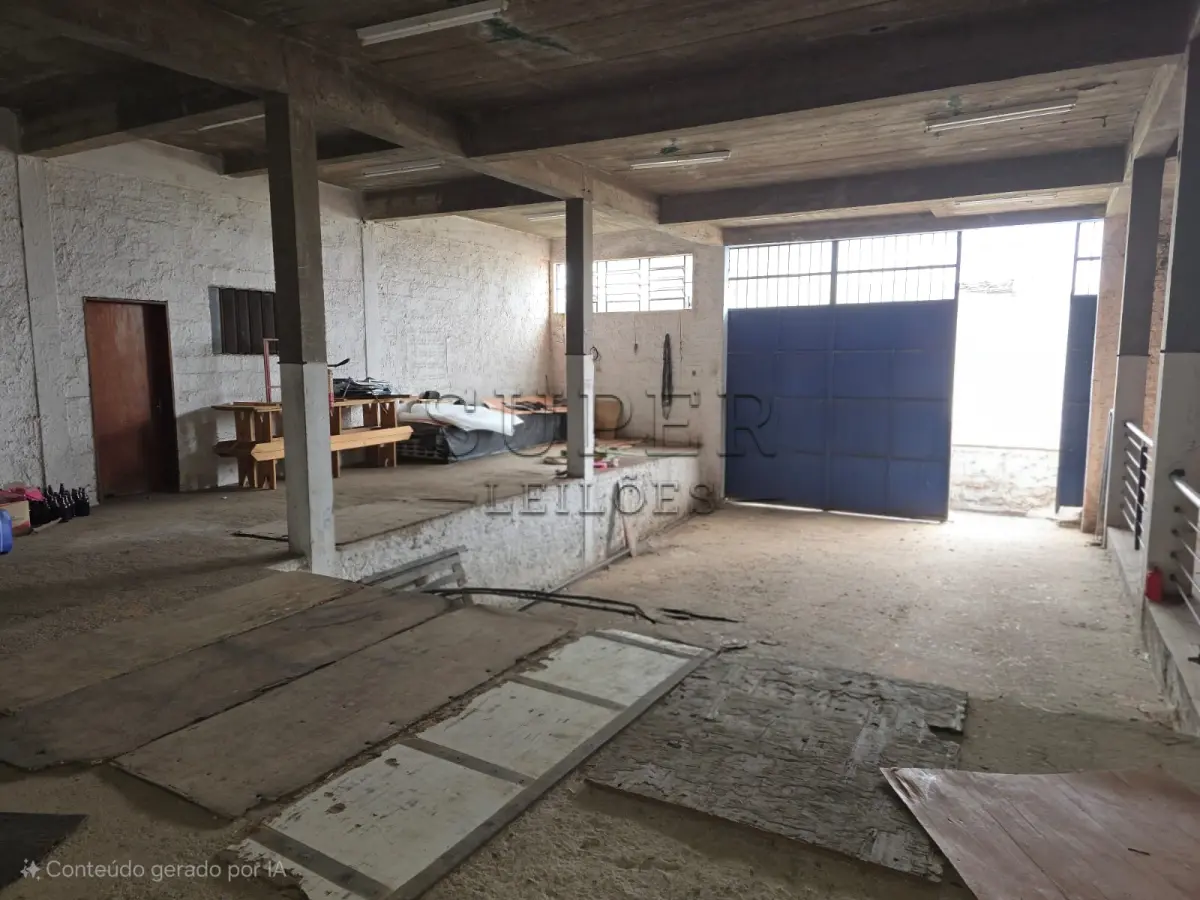 LOTE 000 - UM PRÉDIO DE ALVENARIA, constituído de um salão para fins comerciais, a Rua Ivo Becker, sob número 85,  Cachoeira do Sul/RS