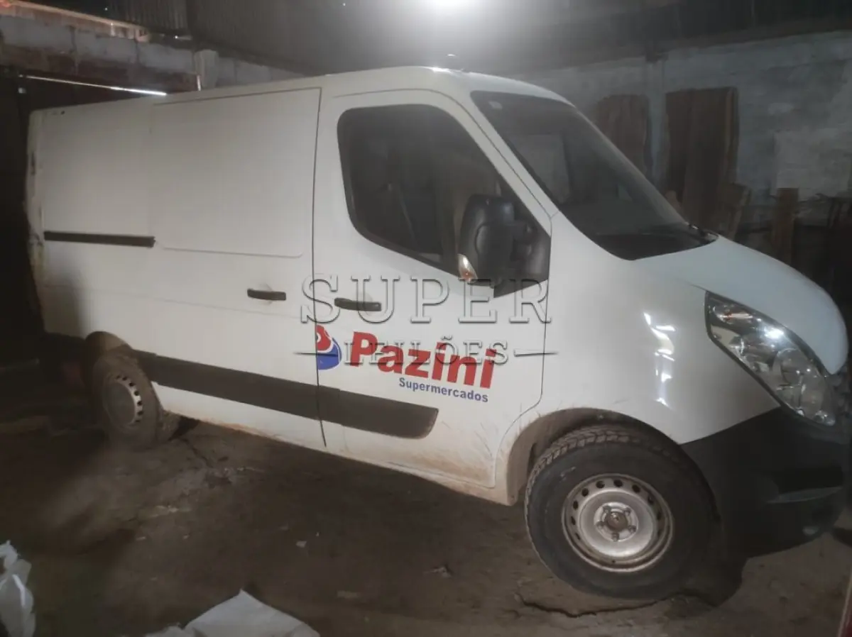 LOTE 013 - Veículo RENAULT/MASTER FUR L1H1, ano/modelo 2015/2016, placa IWY3655