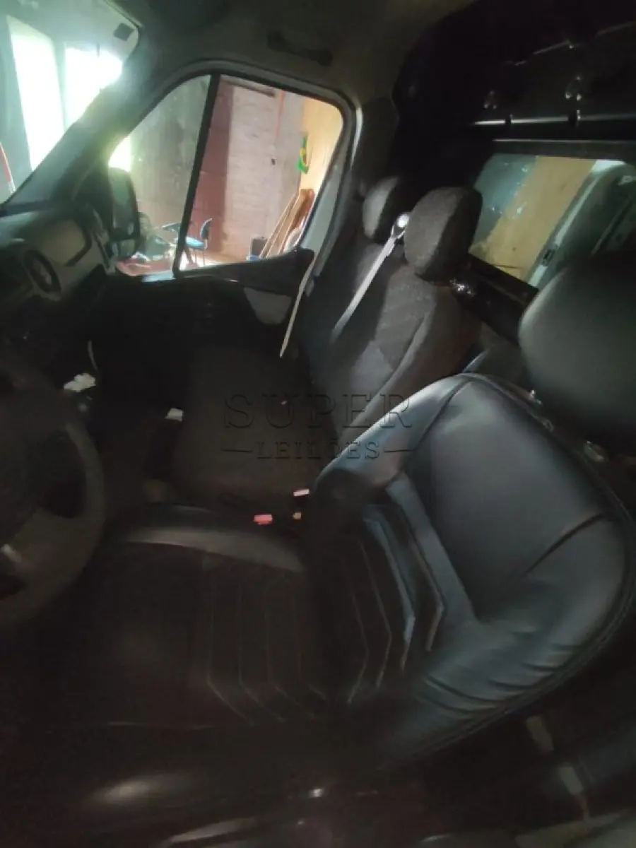 LOTE 013 - Veículo RENAULT/MASTER FUR L1H1, ano/modelo 2015/2016, placa IWY3655