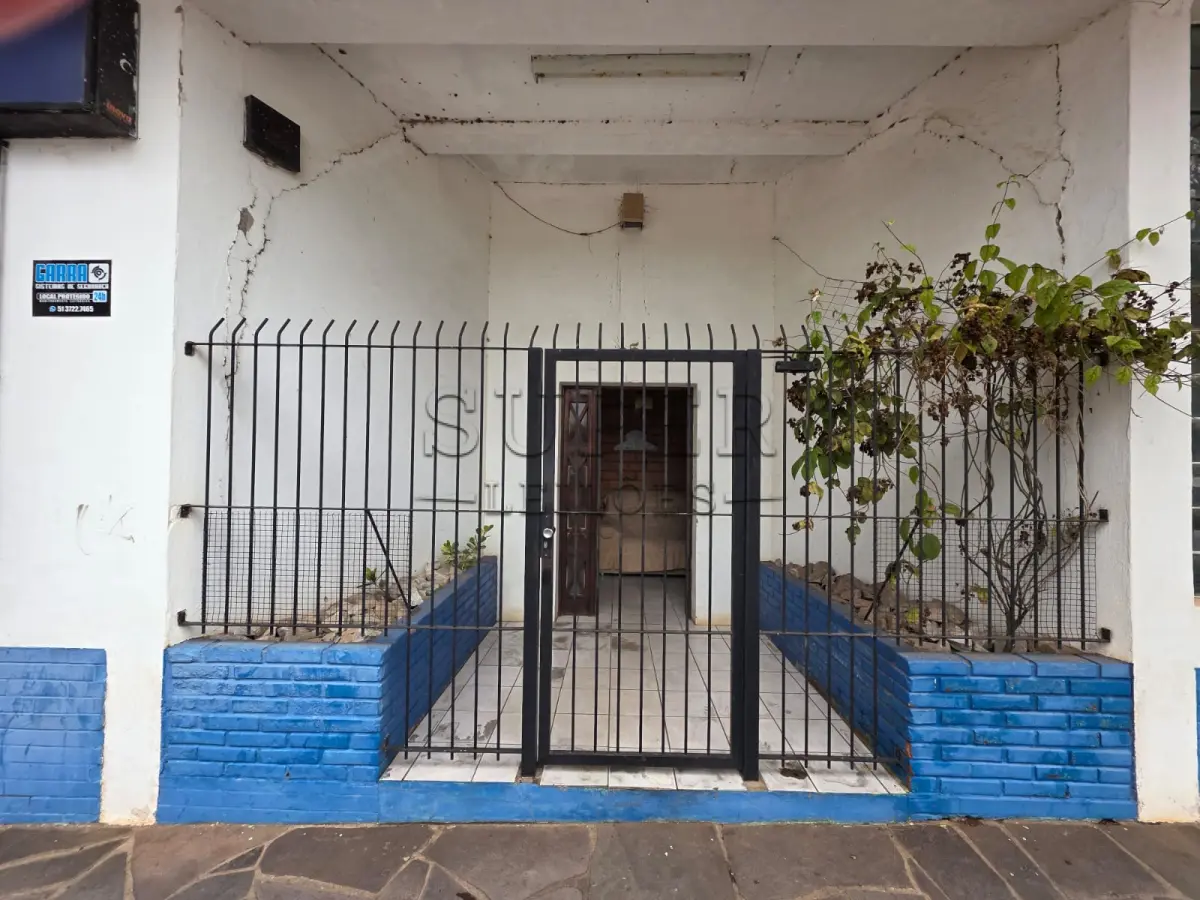 LOTE 000 - UM PRÉDIO DE ALVENARIA, constituído de um salão para fins comerciais, a Rua Ivo Becker, sob número 85,  Cachoeira do Sul/RS