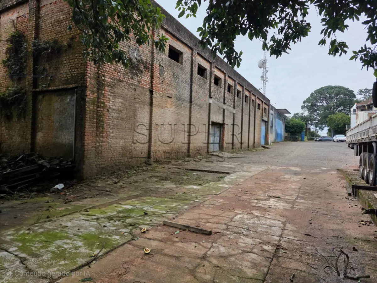 LOTE 000 - UM PRÉDIO DE ALVENARIA, constituído de um salão para fins comerciais, a Rua Ivo Becker, sob número 85,  Cachoeira do Sul/RS