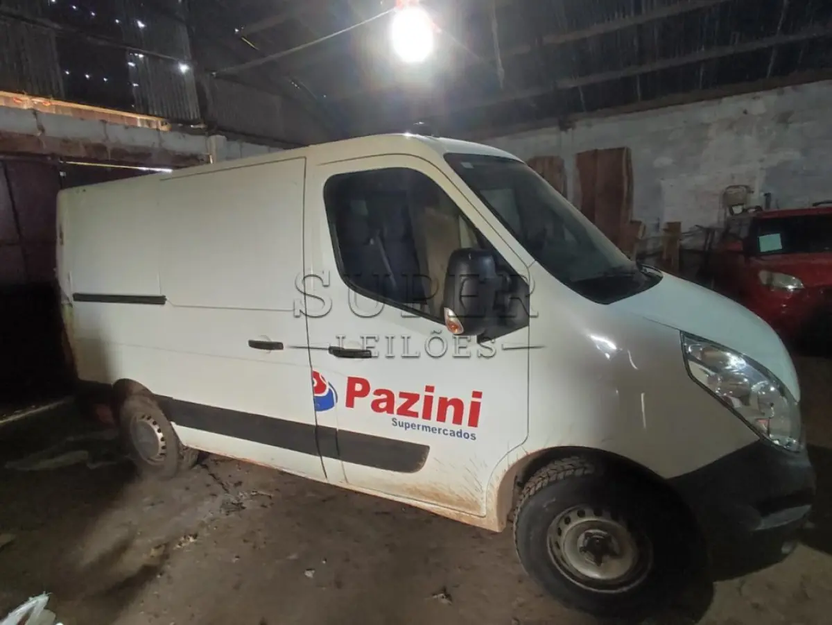 LOTE 013 - Veículo RENAULT/MASTER FUR L1H1, ano/modelo 2015/2016, placa IWY3655