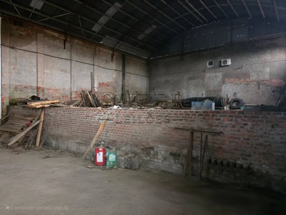 LOTE 000 - UM PRÉDIO DE ALVENARIA, constituído de um salão para fins comerciais, a Rua Ivo Becker, sob número 85,  Cachoeira do Sul/RS
