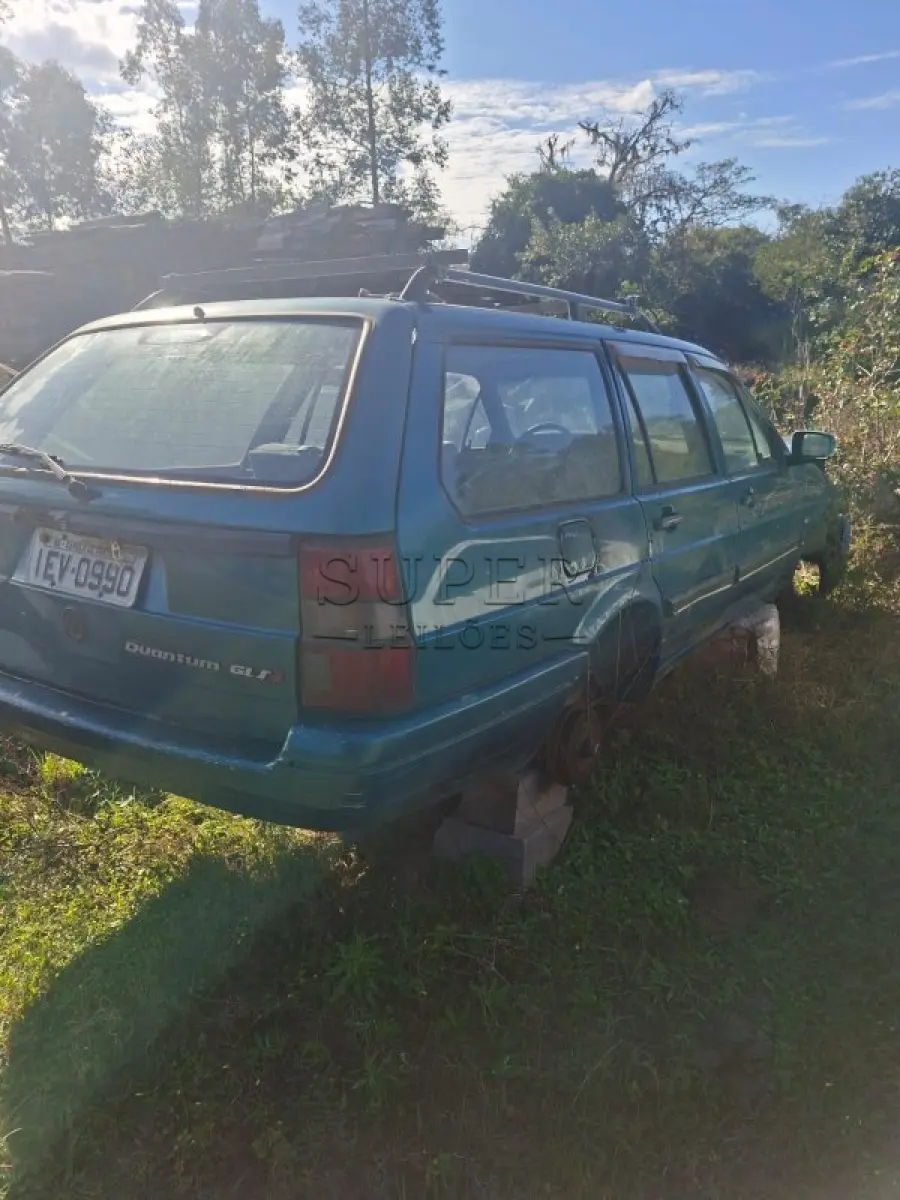 LOTE 009 - Lote 03 – Um Automóvel VW/Quantum GLS 2000l, Fabricação/Modelo: 1996/1996.